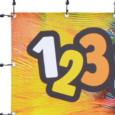 Detail ringdoek met zwarte spanhaken