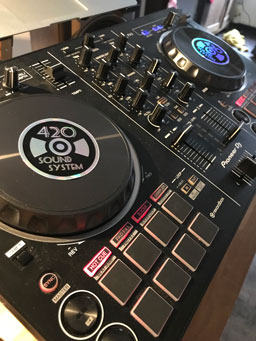 Brite Holo Zilver sticker DJ Gear